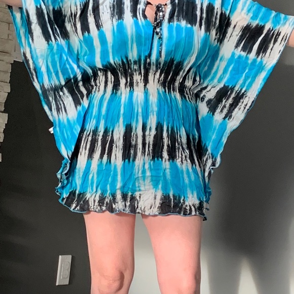 2/$50❤️ New Blue + White Tie Dye Beach Coverup Top - Picture 2 of 3